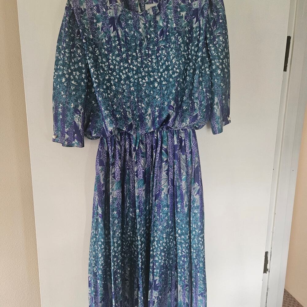 Vintage MCS Ltd. Chic Long Sleeve Floral Dress in Blue and Purple